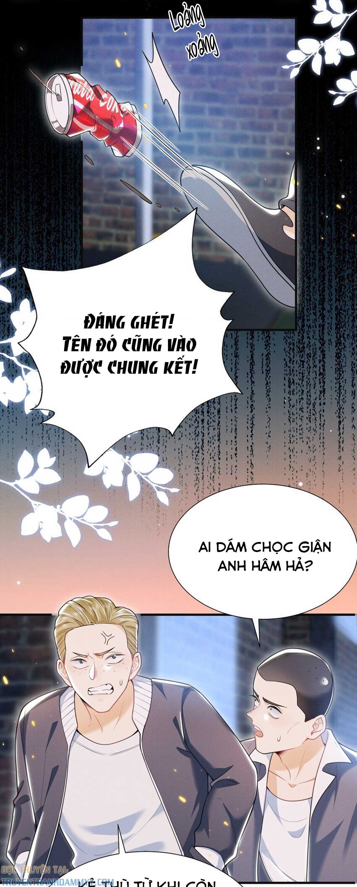 em-trai-nhin-toi-bang-cap-mat-den-toi-chap-32-8